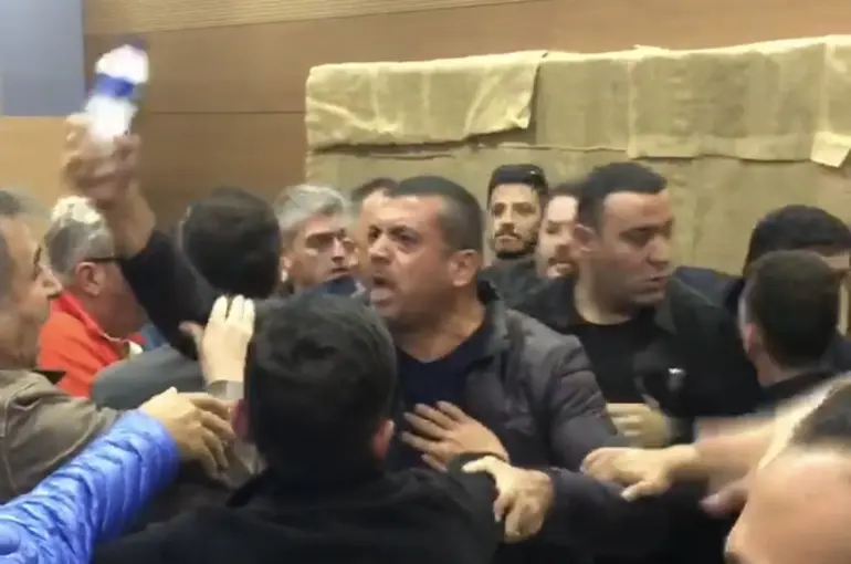 YENİ Parti Odunpazarı ilçe seçiminde gerginlik
