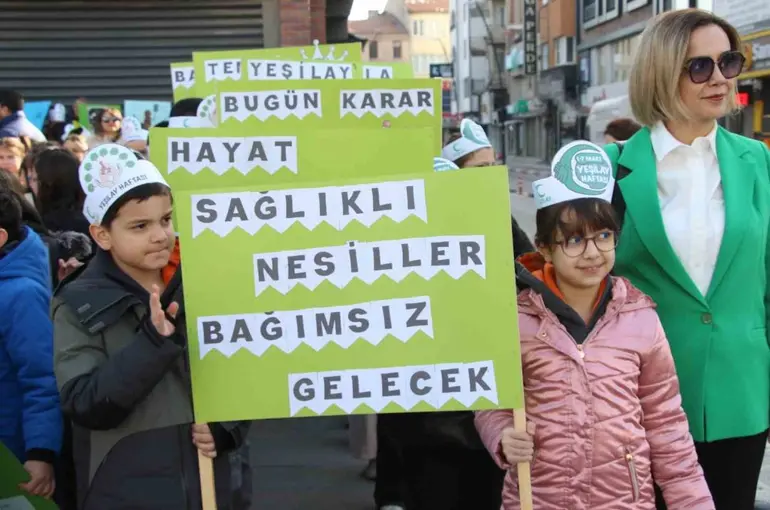 Yeşilay’dan Uşak’ta farkındalık yürüyüşü
