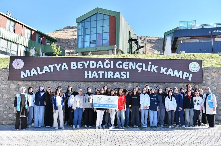 Yeşilyurt Kent Konseyi’nden gençlere kamp etkinliği
