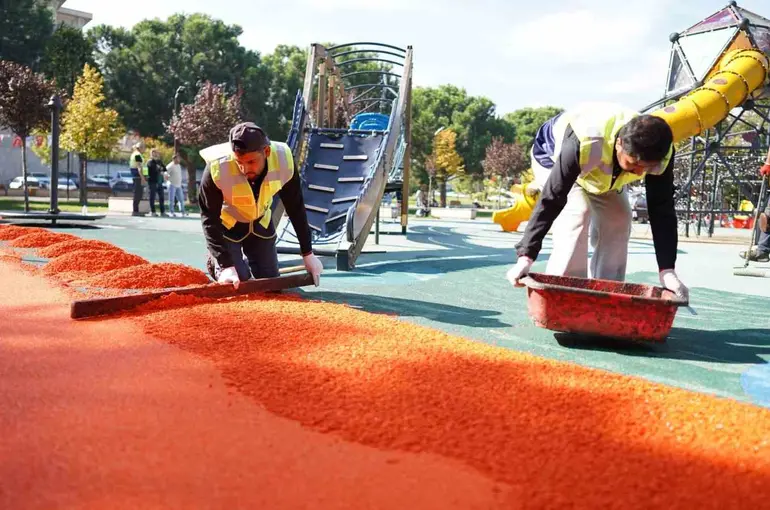 Yıldırım’da parklara kış bakımı
