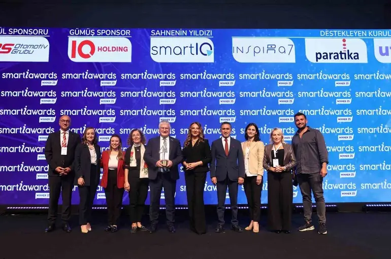 Yılın ekibine Smart-i Awards 2025’te altın ödül
