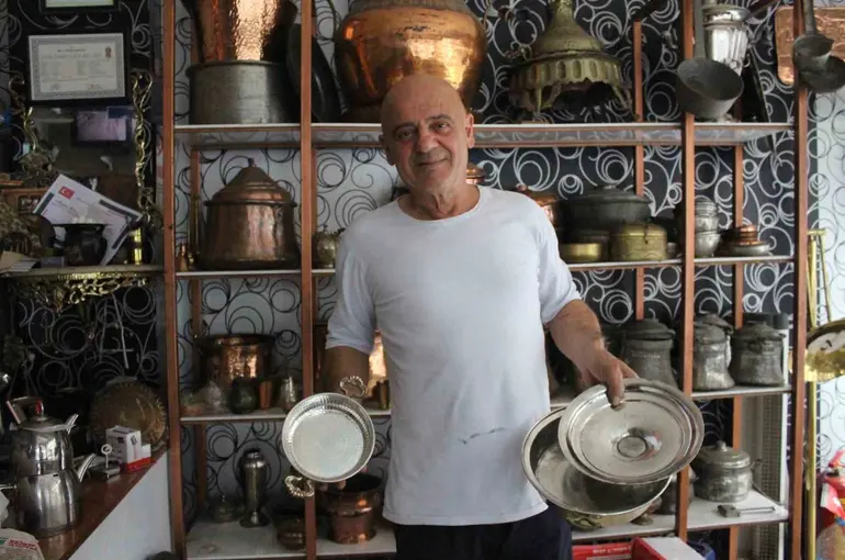 Yılların eskittiği bakırlar 45 yıllık ustanın ellerinde parlıyor
