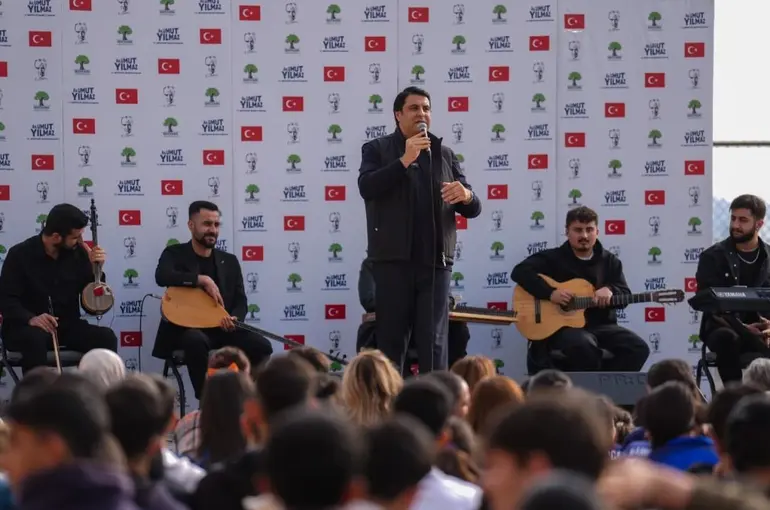Yılmaz, lise ve üniversite öğrencileri ile buluştu
