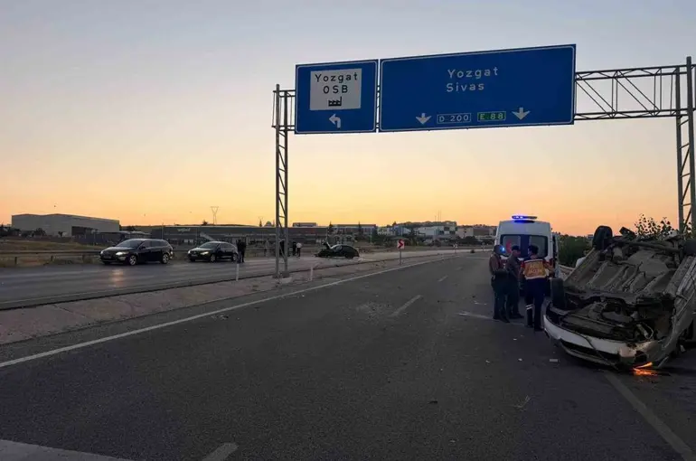 Yozgat’ta iki araç çarpıştı: 2 yaralı
