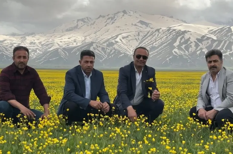 Yüksekova’da iki mevsim bir arada yaşanıyor
