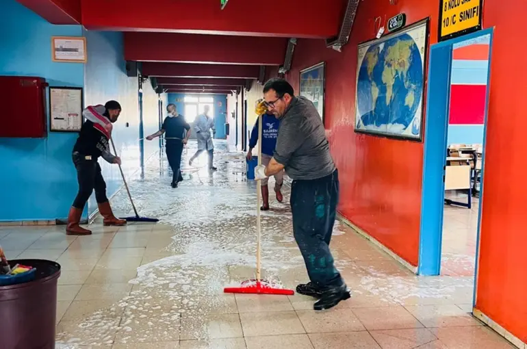 Yüksekova’da yeni eğitim öğretim yılı için okullar temizlendi
