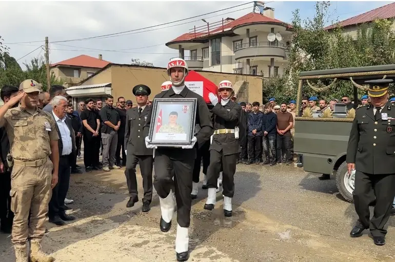 Yüksekova’nın şehidi gözyaşları arasında toprağa verildi
