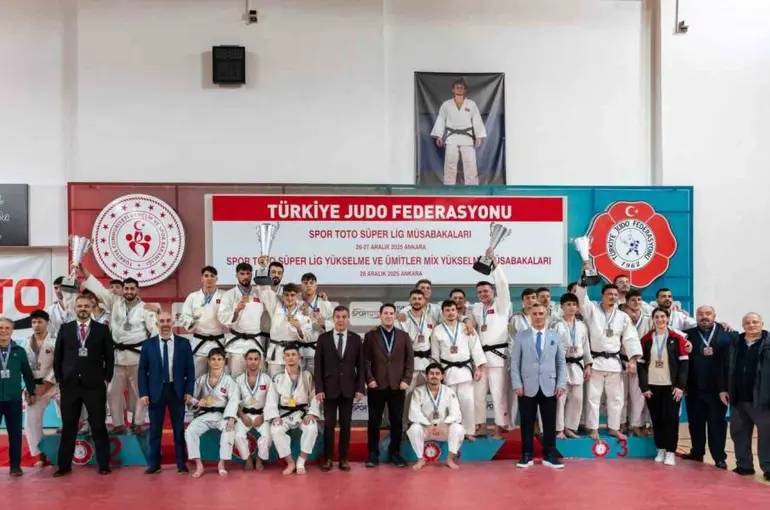 Yunusemre Belediyespor erkek judo takımı Süper Lig’e yükseldi
