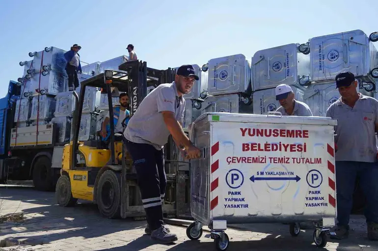 Yunusemre’de çöp konteynerleri yenileniyor
