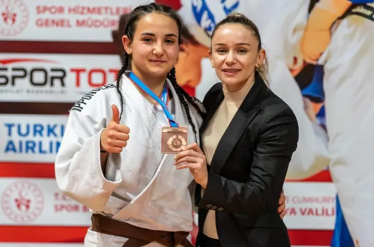 Yunusemreli Kevser’den milli takıma uzanan bronz
