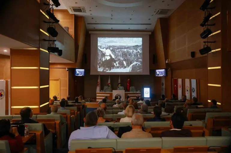 ‘Zafer Yollarında’ 102 yıl sonra izleyicisiyle buluştu
