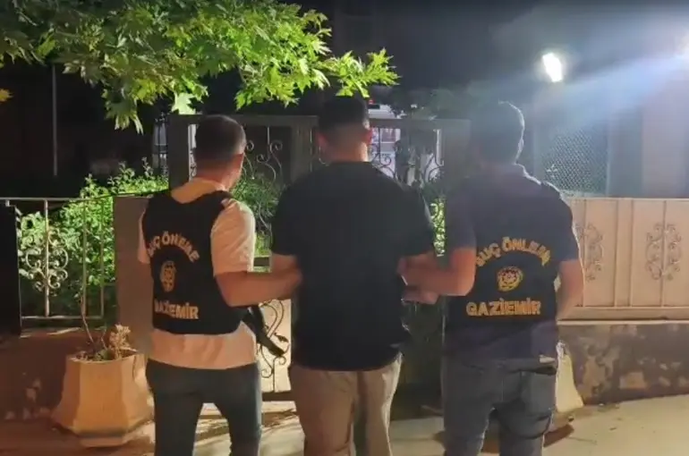 Zehir tacirine çatı katı operasyonu
