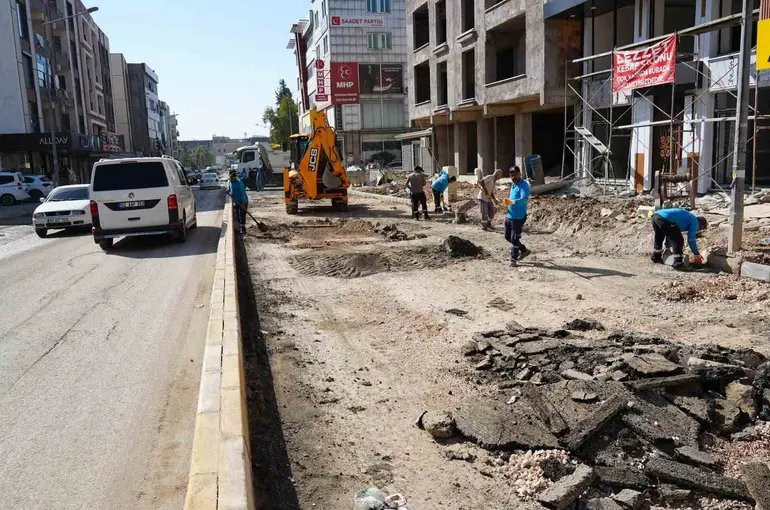 Zey Caddesi’nde altyapı tamamlandı, asfalt çalışması başladı
