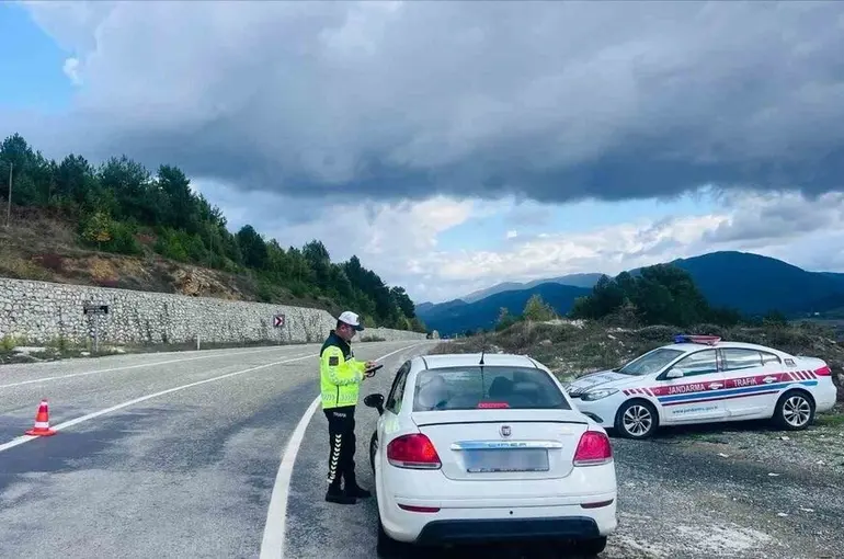 Zonguldak’ta emniyet ve jandarma ekiplerinden kapsamlı denetim
