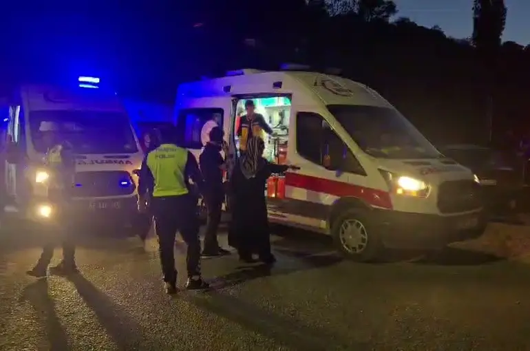 Zonguldak’ta iki araç kavşakta çarpıştı: 6 yaralı
