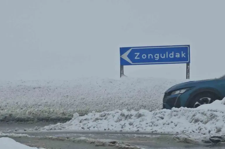 Zonguldak’ta kar etkili oldu
