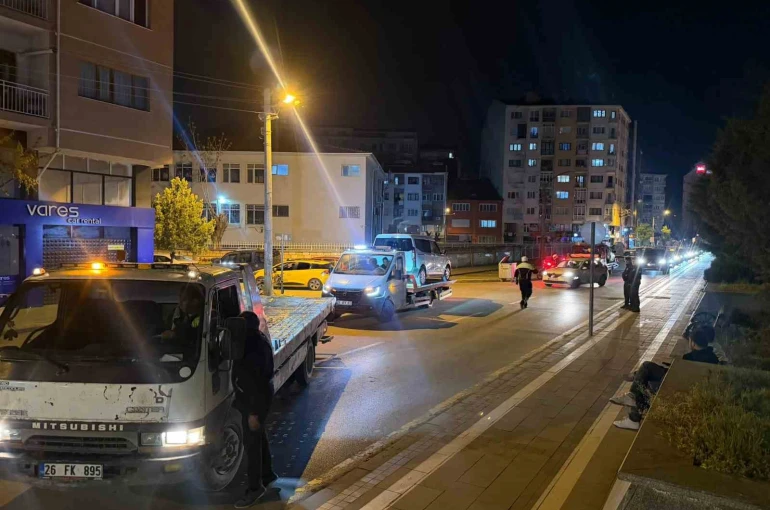 1 Mayıs tedbirlerine uymayan sürücülere ait 33 araç gece çekildi 