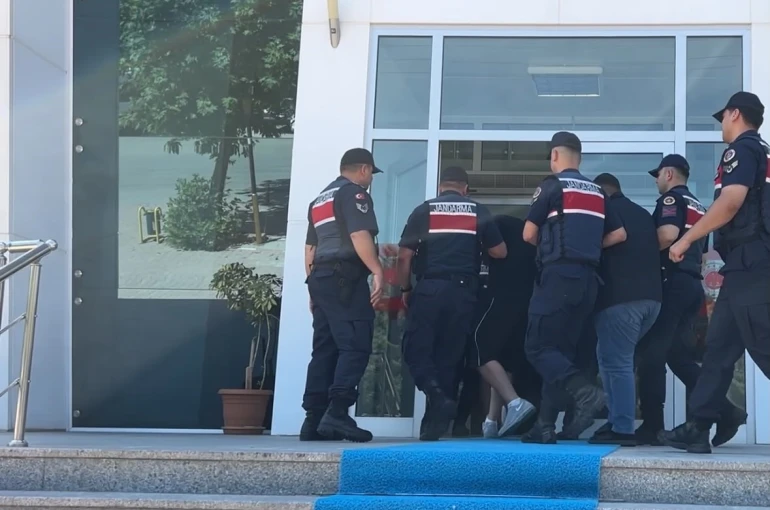 1 Milyon Liralık Altınla Kaçtılar