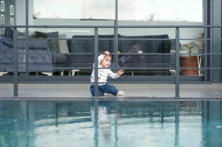 10 aylık bebek 11 dakika suda nefessiz kaldı, 3 kez kalbi durdu 