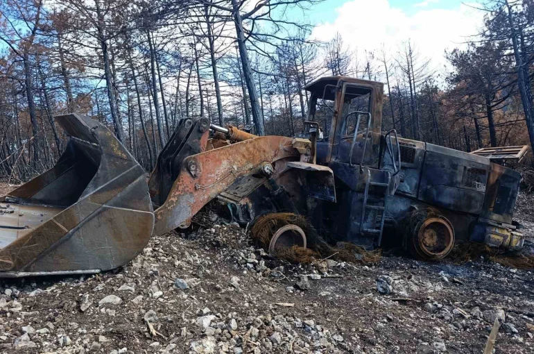 10 kişinin şehit olduğu yangınlarda kül olan iş makinelerinden sonuncusu kaldırıldı
