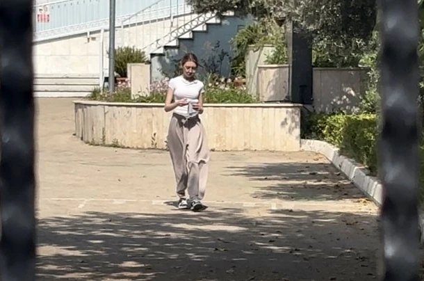 10 saniyeyle hayalleri kapıda kaldı: YKS’ye geç kalan öğrencinin üzüntüsü kameraya yansıdı 