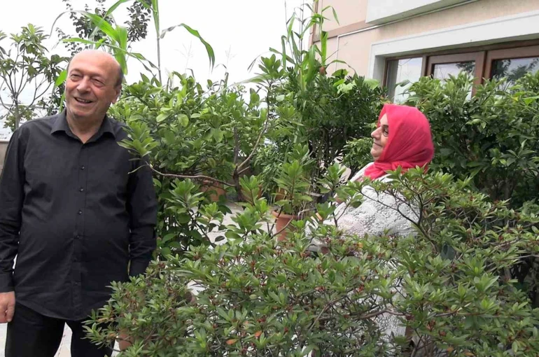 102 saksıyla köy hayatını apartman balkonuna taşıdılar
