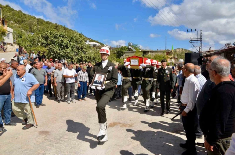 105 yaşında hayatını kaybeden Kore Gazisi son yolculuğuna uğurlandı 