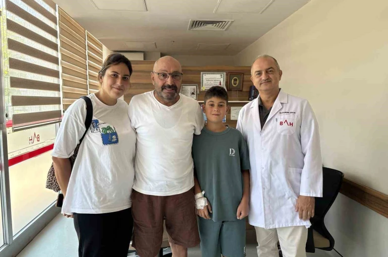 11 yaşındaki çocuğun 12 milimetrelik böbrek taşı tek seansta temizlendi