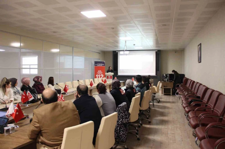 112 Acil Çağrı Merkezi’nde genel değerlendirme toplantısı yapıldı 