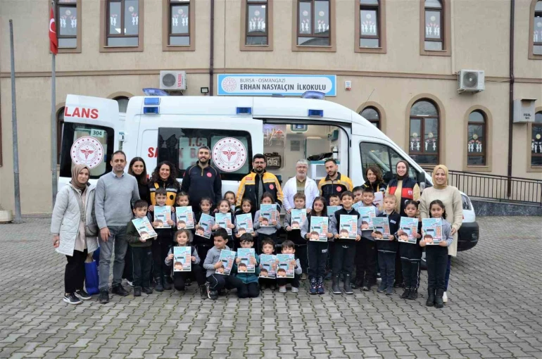 112’den minik Yağmur ve arkadaşlarına karne hediyesi 