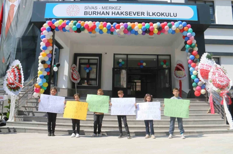 12 derslikli okul törenle hizmete açıldı 