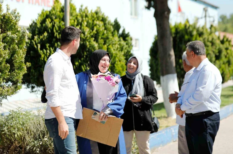 12 yaşında okulu bıraktı, 54 yaşında üniversiteyi bitirdi 