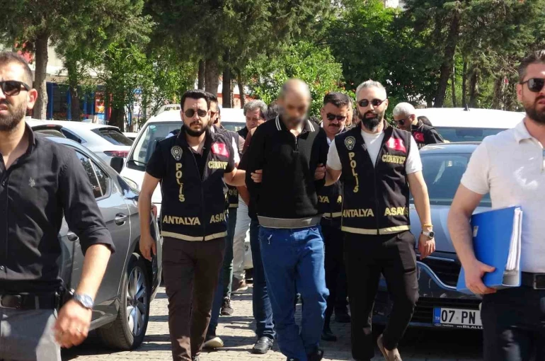 12 yıl sonra aydınlanan cinayetin şüphelileri adliyeye sevk edildi 