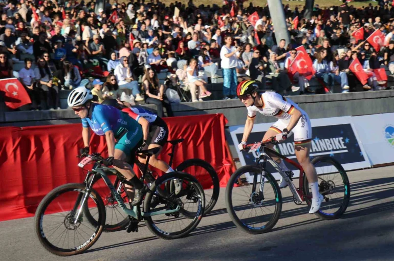 13 ülkeden 50 sporcu dünyanın en iyisi olmak için pedal çevirdi 