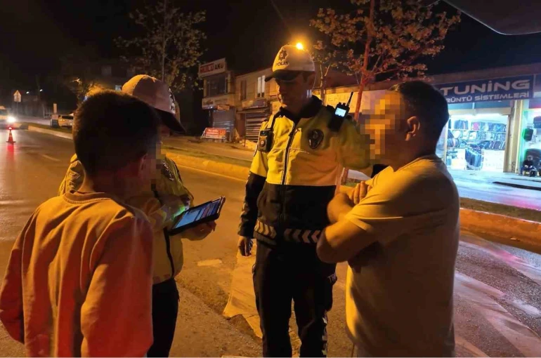 13 yaşındaki çocuğa direksiyonu verdi, savunması pes dedirtti 