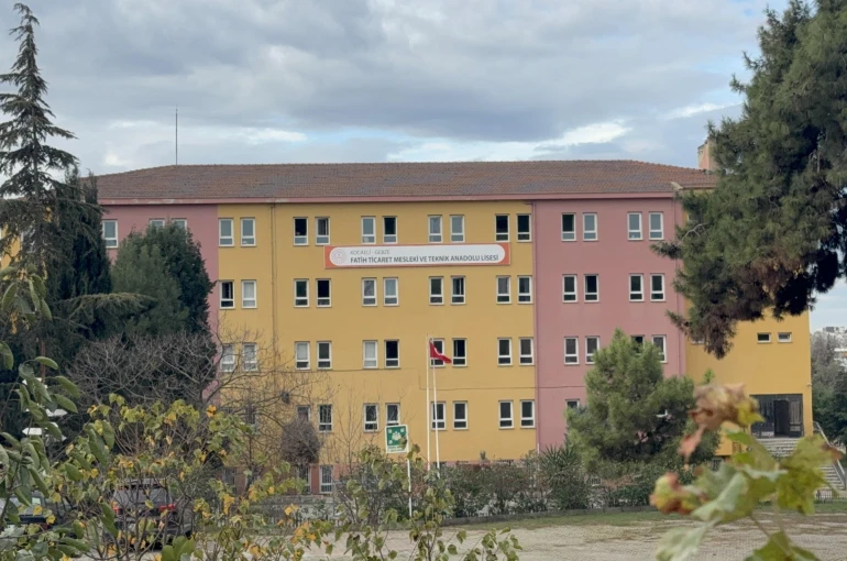 15 öğrenci zehirlenme şüphesiyle hastanelik oldu