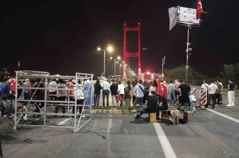 15 Temmuz Şehitler Köprüsü "Asırlık Gece" Belgesel çekimleri kapsamında trafiğe kapatıldı