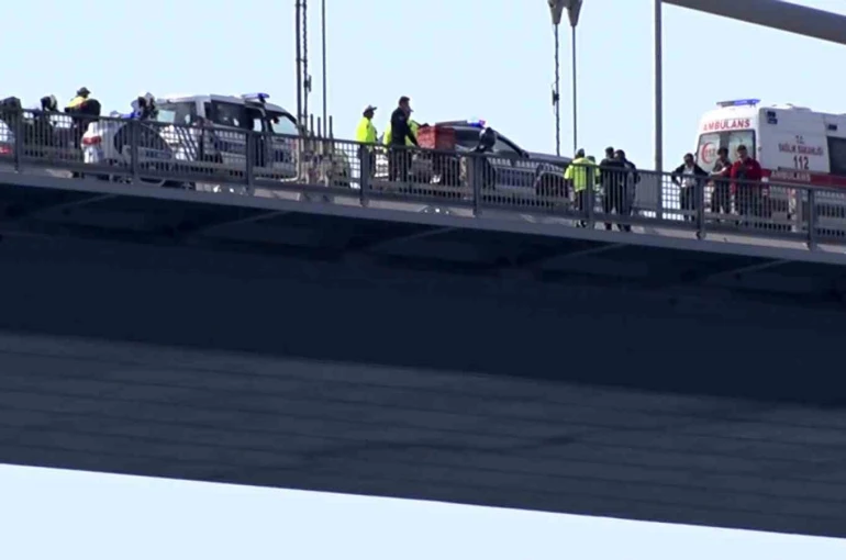15 Temmuz Şehitler Köprüsü’nde intihar girişimi polis tarafından engellendi