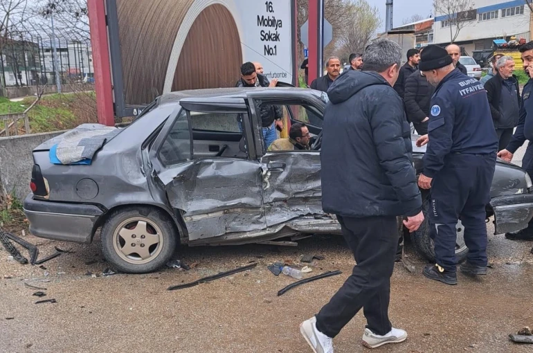 2 aracın karıştığı kazada 4’ü çocuk 9 kişi yaralandı