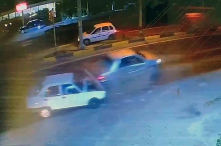 2 kişinin yaralandığı kazanın güvenlik kamera kaydı ortaya çıktı 