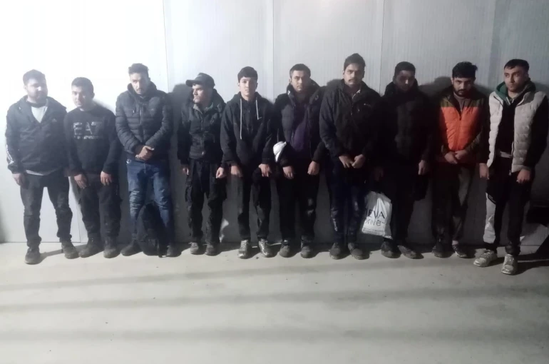 20 kaçak göçmen sınırda yakalandı