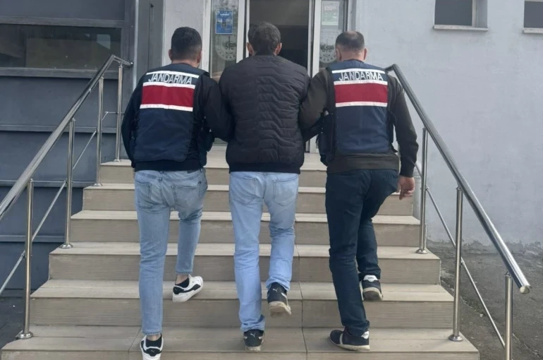 22 yıl hapis cezası bulunan firari saklandığı evde yakalandı 