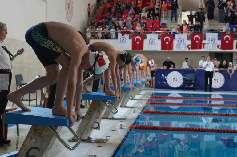 23 Nisan için kulaç attılar 