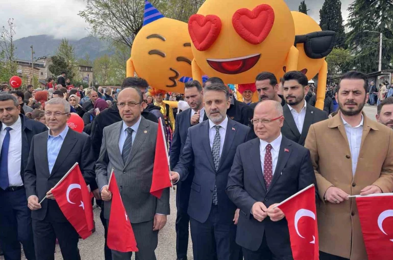 23 Nisan korteji renkli görüntülere sahne oldu 