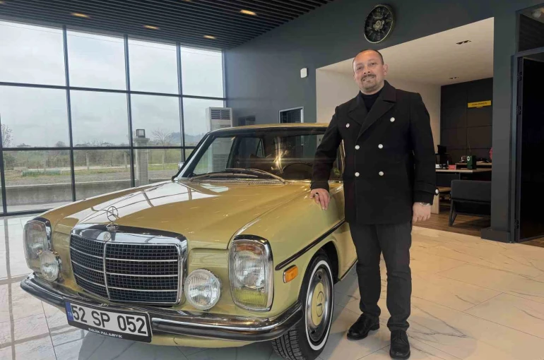 25 bin liraya aldı, 1 milyon lira harcadı: Ordulu klasik tutkunu yarım asırlık aracı fabrikadan çıktığı ilk günkü haline döndürdü 