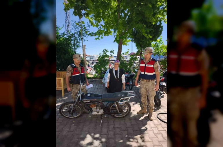 3 ay önce çalınan motosiklet sahibine teslim edildi 