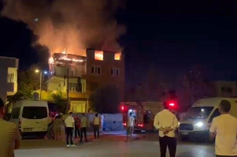 3 katlı ev alevlere teslim oldu 