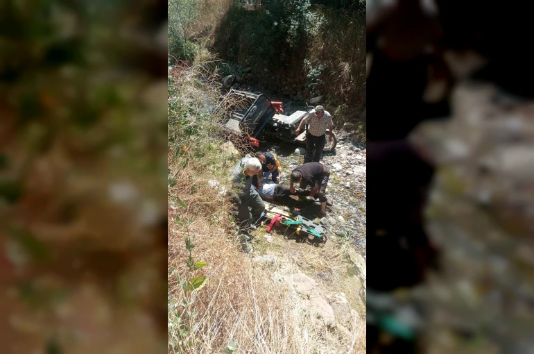 3 tekerlekli motor dere yatağına devrildi: Dede öldü, 2 torunu yaralandı