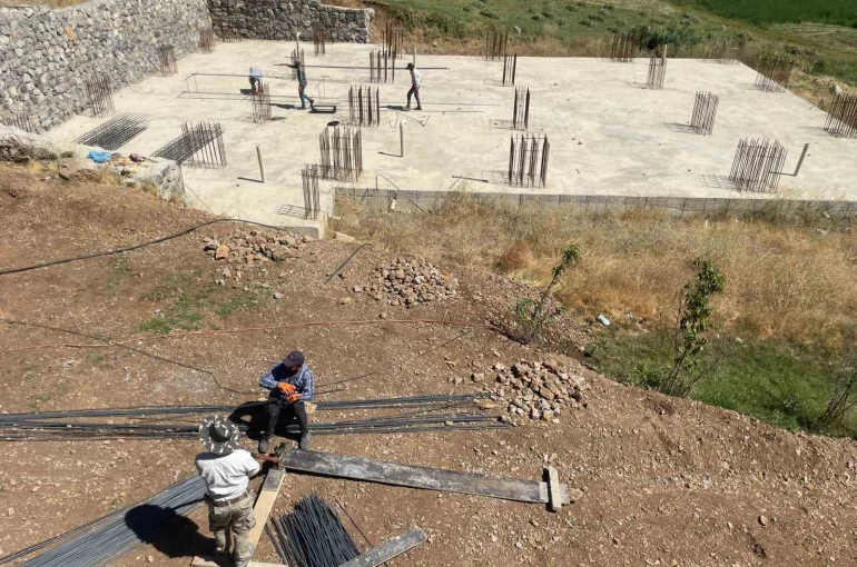 3 yıl önce temeli atılan cami tamamlanamadı, köylüler yardım çağrısında bulundu 