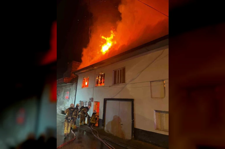 30 yaşındaki şahıs yalnız yaşadığı evde yanarak can verdi 